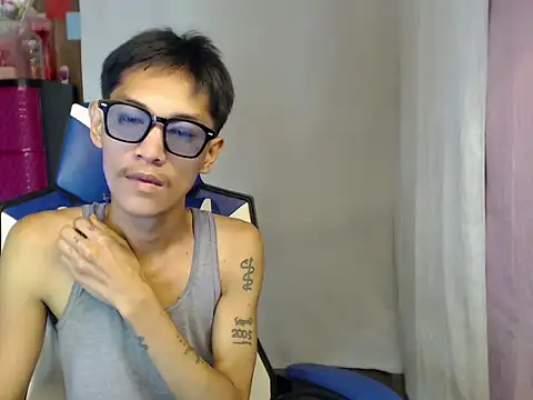 Snapshot of riks_tyler chatting on 07-28-26, 07:39 riks tyler online show from 07-28-26, 07:39
