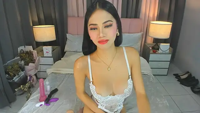 YlianaGivenchy online show from 05-26-26, 03:19
