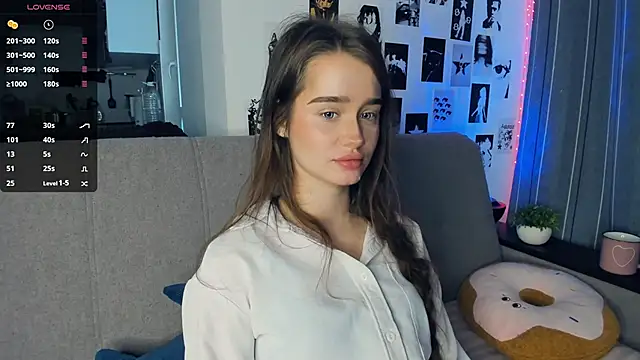 lovelyalivia online show from 11-05-25, 10:04