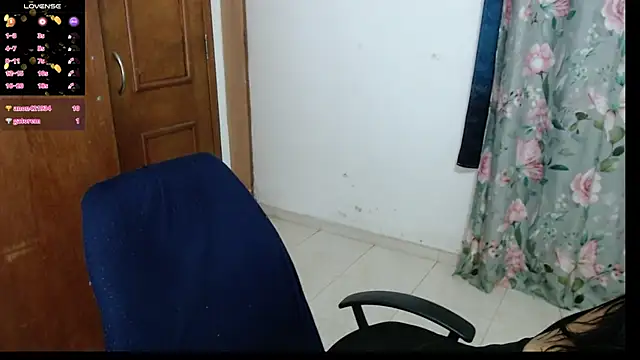 Snapshot of alejandralatina chatting on 02-01-26, 12:15 alejandralatina online show from 02-01-26, 12:15