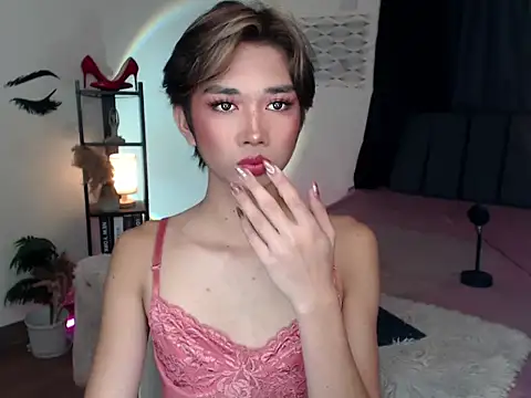 Lavictoriathegreat online show from 11-18-25, 01:37