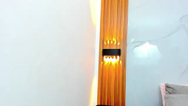 IsabellaMonet online show from 12-16-25, 11:04