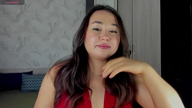 emilia mur online show from 06-19-26, 11:52