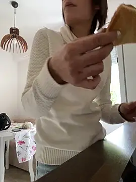 Snapshot of sweetchery999999 chatting on 10-10-25, 02:27 sweetchery999999 online show from 10-10-25, 02:27