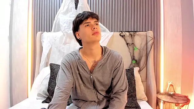 BenitoSaenz online show from 10-22-25, 03:40