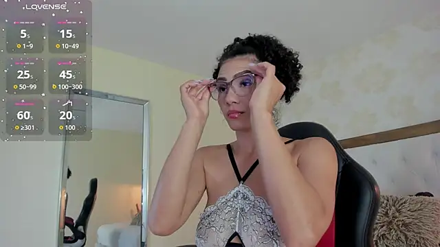 IRISCLARK1 online show from 04-10-26, 07:07