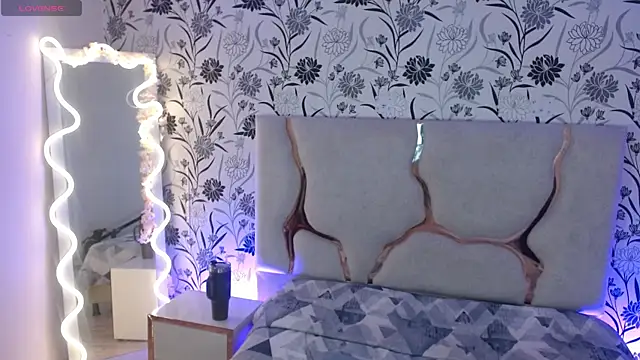 Rosalind tay online show from 11-30-25, 03:21