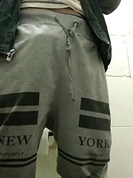 Snapshot of Luk909090 chatting on 11-08-25, 01:50 Luk909090 online show from 11-08-25, 01:50