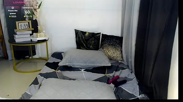 Snapshot of ursafehaven chatting on 02-15-26, 06:15 ursafehaven online show from 02-15-26, 06:15