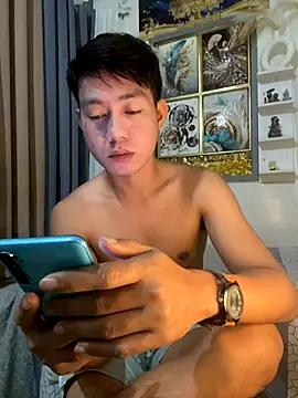 Snapshot of xshyboyx chatting on 09-13-25, 04:29 xshyboyx online show from 09-13-25, 04:29