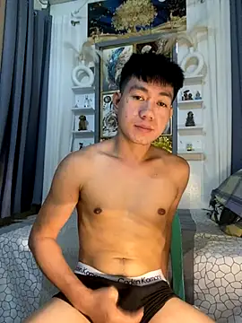 Snapshot of xshyboyx chatting on 09-22-25, 03:41 xshyboyx online show from 09-22-25, 03:41