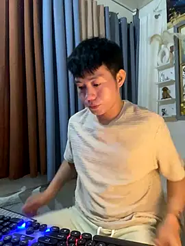 xshyboyx online show from 12-02-25, 11:48