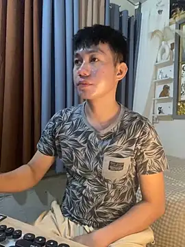 xshyboyx online show from 12-17-25, 06:08