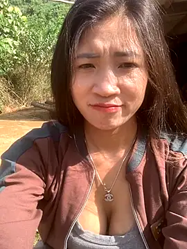 Snapshot of ThiHa003 chatting on 10-29-25, 02:58 ThiHa003 online show from 10-29-25, 02:58