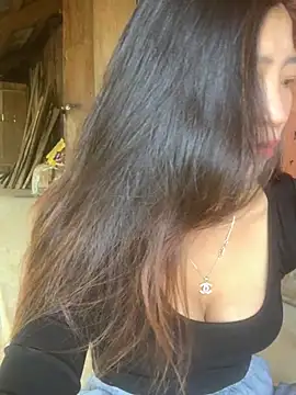 Snapshot of ThiHa003 chatting on 10-31-25, 01:50 ThiHa003 online show from 10-31-25, 01:50