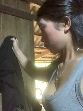 Snapshot of ThiHa003 chatting on 11-17-25, 05:13 ThiHa003 online show from 11-17-25, 05:13