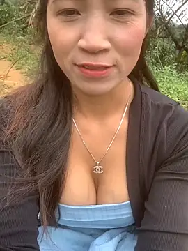 Snapshot of ThiHa003 chatting on 11-19-25, 03:39 ThiHa003 online show from 11-19-25, 03:39