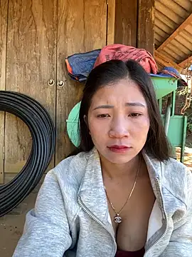 Snapshot of ThiHa003 chatting on 11-28-25, 02:58 ThiHa003 online show from 11-28-25, 02:58