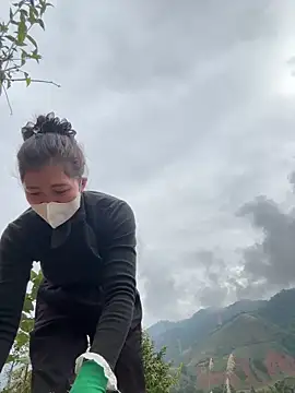 Snapshot of ThiHa003 chatting on 12-14-25, 02:28 ThiHa003 online show from 12-14-25, 02:28