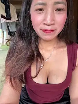 Snapshot of ThiHa003 chatting on 12-17-25, 09:15 ThiHa003 online show from 12-17-25, 09:15