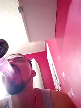 Snapshot of Cnutt310 chatting on 09-17-25, 05:36 Cnutt310 online show from 09-17-25, 05:36