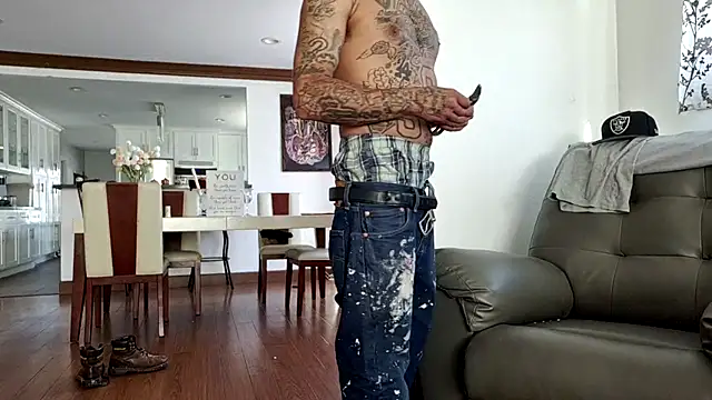 Snapshot of Cnutt310 chatting on 10-29-25, 06:42 Cnutt310 online show from 10-29-25, 06:42