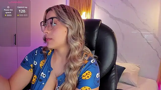 Snapshot of KYLIE_JONES6 chatting on 12-16-25, 03:11 KYLIE JONES6 online show from 12-16-25, 03:11