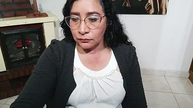 Snapshot of Grace_mature_milf chatting on 12-18-25, 10:38 Grace mature milf online show from 12-18-25, 10:38