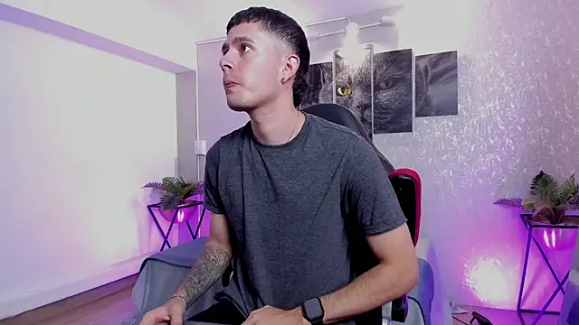 Snapshot of nils_saint chatting on 10-12-25, 02:32 nils saint online show from 10-12-25, 02:32