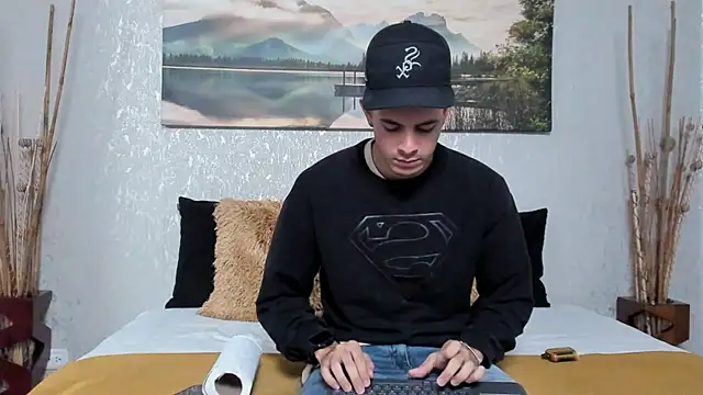 Snapshot of nils_saint chatting on 10-17-25, 04:04 nils saint online show from 10-17-25, 04:04