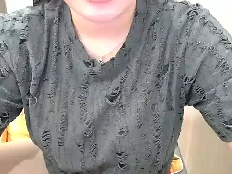 Snapshot of Zhi__2k6 chatting on 10-03-25, 05:21 Zhi 2k6 online show from 10-03-25, 05:21