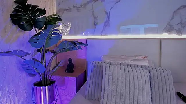 ValSmith  online show from 11-28-25, 03:42