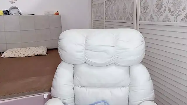 Holiland online show from 10-13-25, 12:43