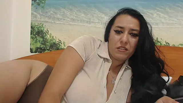 Snapshot of Maryem637048 chatting on 09-18-25, 12:40 Maryem637048 online show from 09-18-25, 12:40