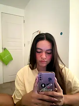 Snapshot of urasianlady chatting on 10-23-25, 06:34 urasianlady online show from 10-23-25, 06:34