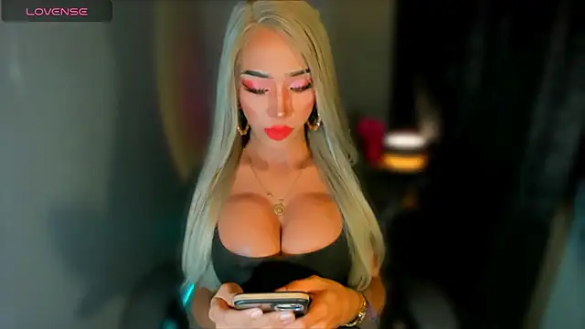 Snapshot of AiraCumSlut chatting on 05-20-26, 12:39 AiraCumSlut online show from 05-20-26, 12:39