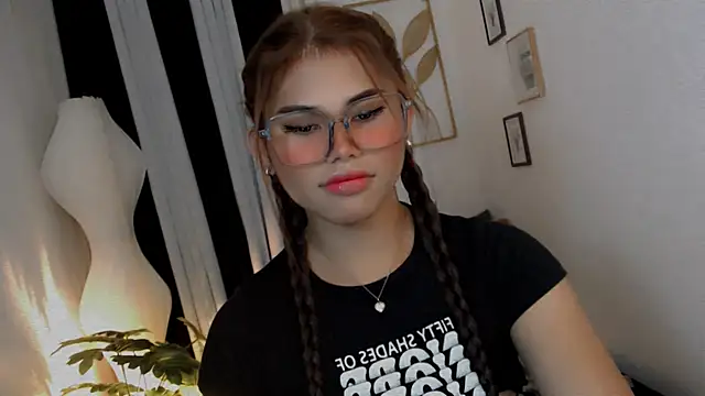 Snapshot of PrettyBlythes_TS chatting on 06-23-26, 03:48 PrettyBlythes TS online show from 06-23-26, 03:48