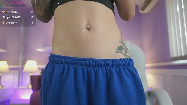 Snapshot of NicoleCrawft chatting on 10-04-25, 07:12 NicoleCrawft online show from 10-04-25, 07:12