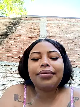 Snapshot of Naomi-Summer chatting on 11-13-25, 01:43 Naomi-Summer online show from 11-13-25, 01:43