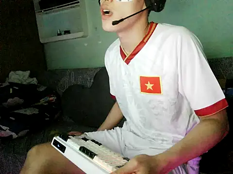 Snapshot of boyhigh1997 chatting on 01-31-26, 08:29 boyhigh1997 online show from 01-31-26, 08:29