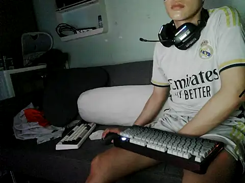 Snapshot of boyhigh1997 chatting on 04-05-26, 05:43 boyhigh1997 online show from 04-05-26, 05:43