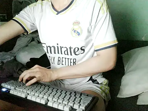 Snapshot of boyhigh1997 chatting on 04-06-26, 09:43 boyhigh1997 online show from 04-06-26, 09:43