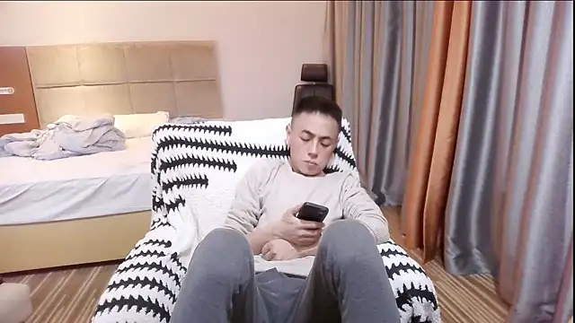 Snapshot of Tsia-Die chatting on 11-18-25, 08:35 Tsia-Die online show from 11-18-25, 08:35