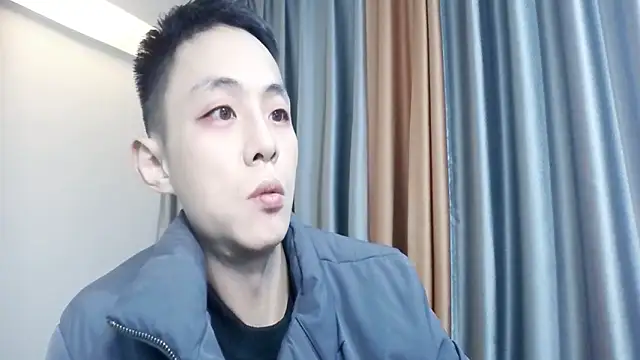 Snapshot of Tsia-Die chatting on 12-17-25, 01:06 Tsia-Die online show from 12-17-25, 01:06