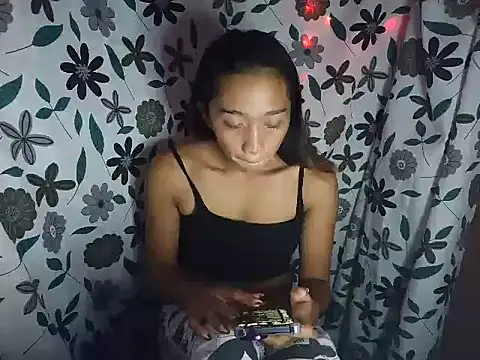 Snapshot of Virgen_christine01 chatting on 11-17-25, 06:14 Virgen christine01 online show from 11-17-25, 06:14