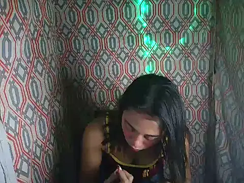 Snapshot of Virgen_christine01 chatting on 11-19-25, 02:17 Virgen christine01 online show from 11-19-25, 02:17