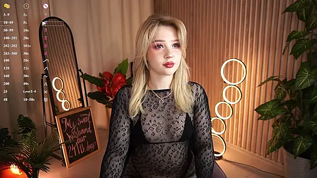 LauraWifeness online show from 02-18-26, 06:31