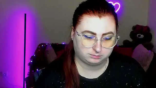 Snapshot of Alicia_love00 chatting on 04-13-26, 11:27 Alicia love00 online show from 04-13-26, 11:27