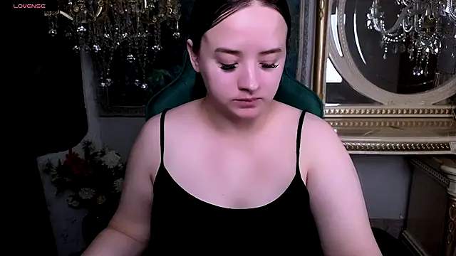 Snapshot of LaraBenson_ chatting on 09-20-25, 10:16 LaraBenson online show from 09-20-25, 10:16