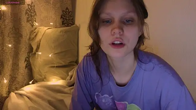 Snapshot of Lunliss chatting on 02-13-26, 10:06 Lunliss online show from 02-13-26, 10:06